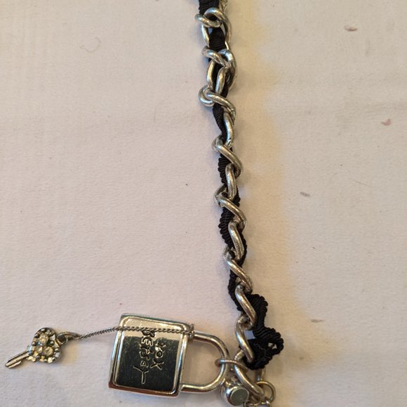 Betsy Johnson bracelet - Picture 2 of 4